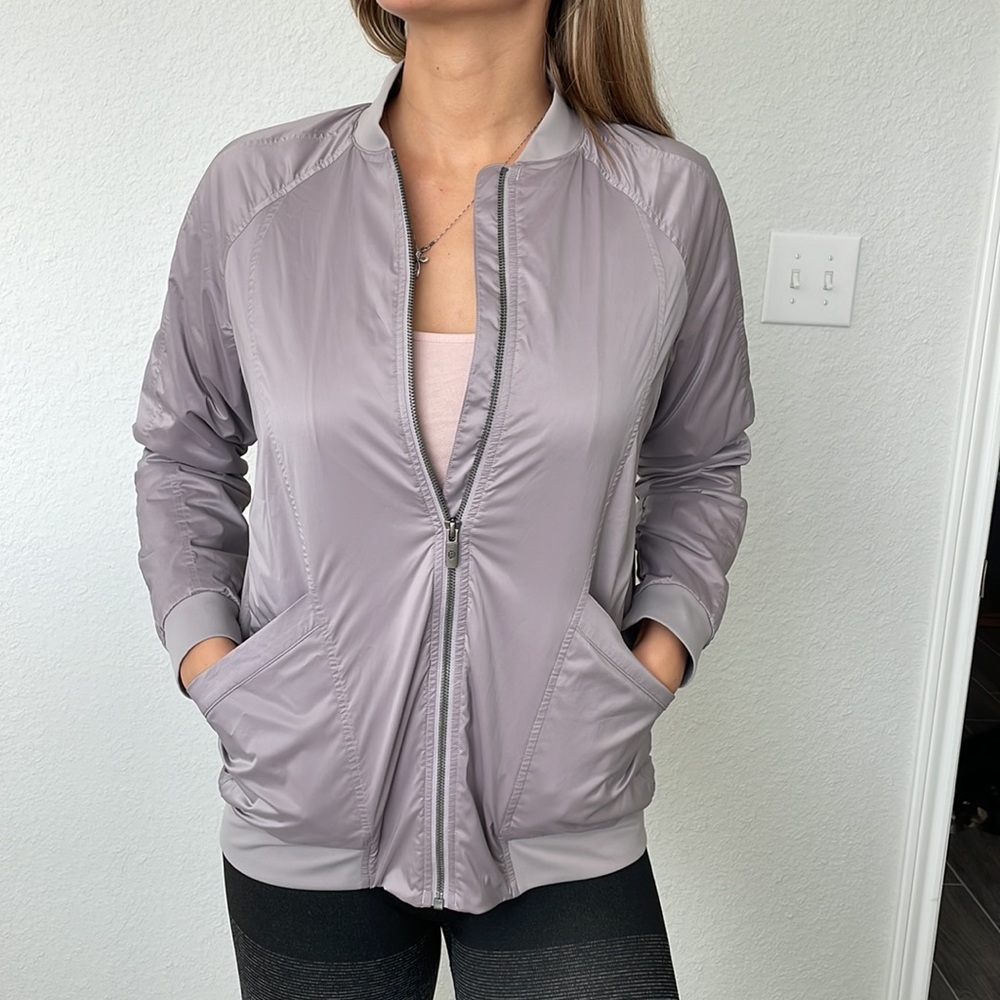 Lululemon Sports Jacket - Size 8 - Color Grey-ish
